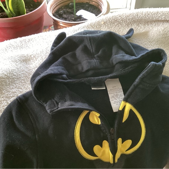 Batman sweater . 6-6+ - Picture 2 of 3